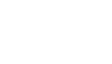 店主がLA FENICEをオープンするにあたり、まず考えた事は、単に名前だけではなく、本当の意味でのRistorante（リストランテ）にしたい、という事でした。　リストランテについては、後で詳しく書きますが、基本的に『特別な時』に行くところなんですね。ですから料理は、コースまたはそれに準じた形でオーダーされます。　店主が一人でやっている店で、コース料理をきちんと出そうとすると、当然、一組毎の貸切にするしか方法はありません。必然的にLA FENICEは予約制の店になったわけです。　そう決まってしまえば、後は理想を追い求めるだけです。次のような事を考えました。